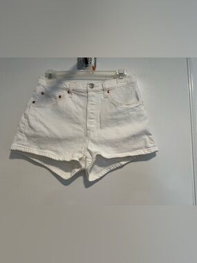NWT Levi's 501 Original Denim Shorts Sz: 28 white high-rise 5-pocket button fly.